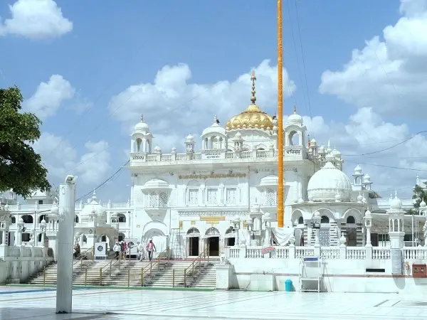 Dehradun to Chandigarh Taxi