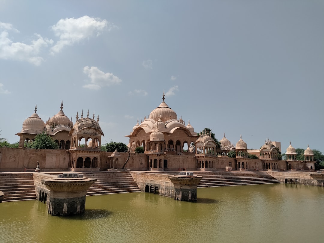 Dehradun to Mathura Cabs