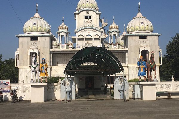Taxi service in Vikasnagar